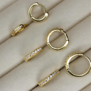 Brinco Meia Argola Zircônia